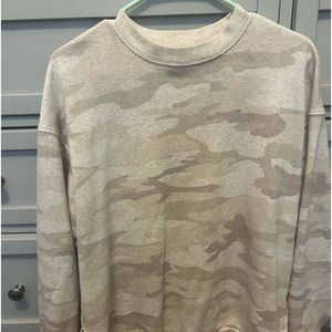 American Eagle pullover